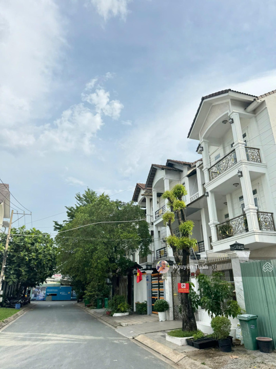 Bán nhà trệt 2 lầu Nguyễn Hoàng - P. An Phú - Tp. Thủ Đức. Đường rộng 12m, DT 7 x 20m, giá 30 tỷ 