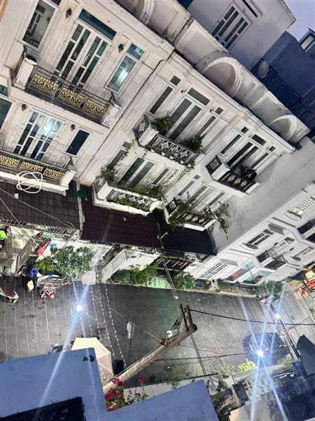  ???? NHÀ Hà Huy Giáp – 70m² – NỘI THẤT ĐẦY ĐỦ – GIÁ CHỈ 5 TỶ

???? Diện tích: 5.5m x 13m = 70m² – nở hậu nhẹ, phong thủy tốt
???? Giá chốt chỉ: 5 tỷ
???? Nhà mới đẹp – dọn vào ở ngay

⸻

????️ Kết cấu
 • 1 trệt, 2 lầu + sân thượng thoáng mát
 •  