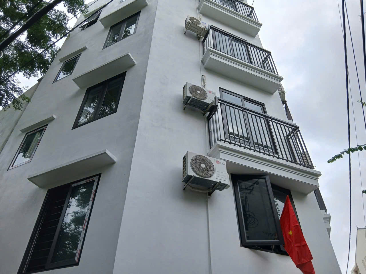  Em chính chủ có căn hộ 50m2 tầng 2 ( nhà 4 tầng) cần cho thuê tại Tổ 20 Ngọc Thụy 