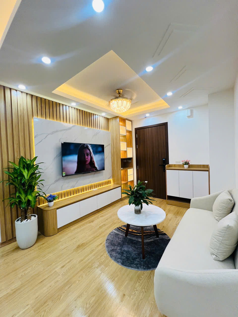  Bán căn 2 ngủ tầng thấp toà HH4 Linh Đàm tiện đi lại, thoáng mát giá chỉ 2 tỷ 570 bao phí 