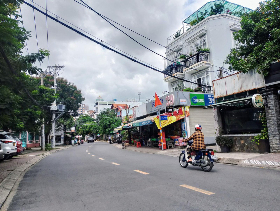  BÁN LÔ ĐẤT RẺ SỔ HỒNG 136 M2 NGANG 11 ĐƯỜNG HỒ BÁ PHẤN 