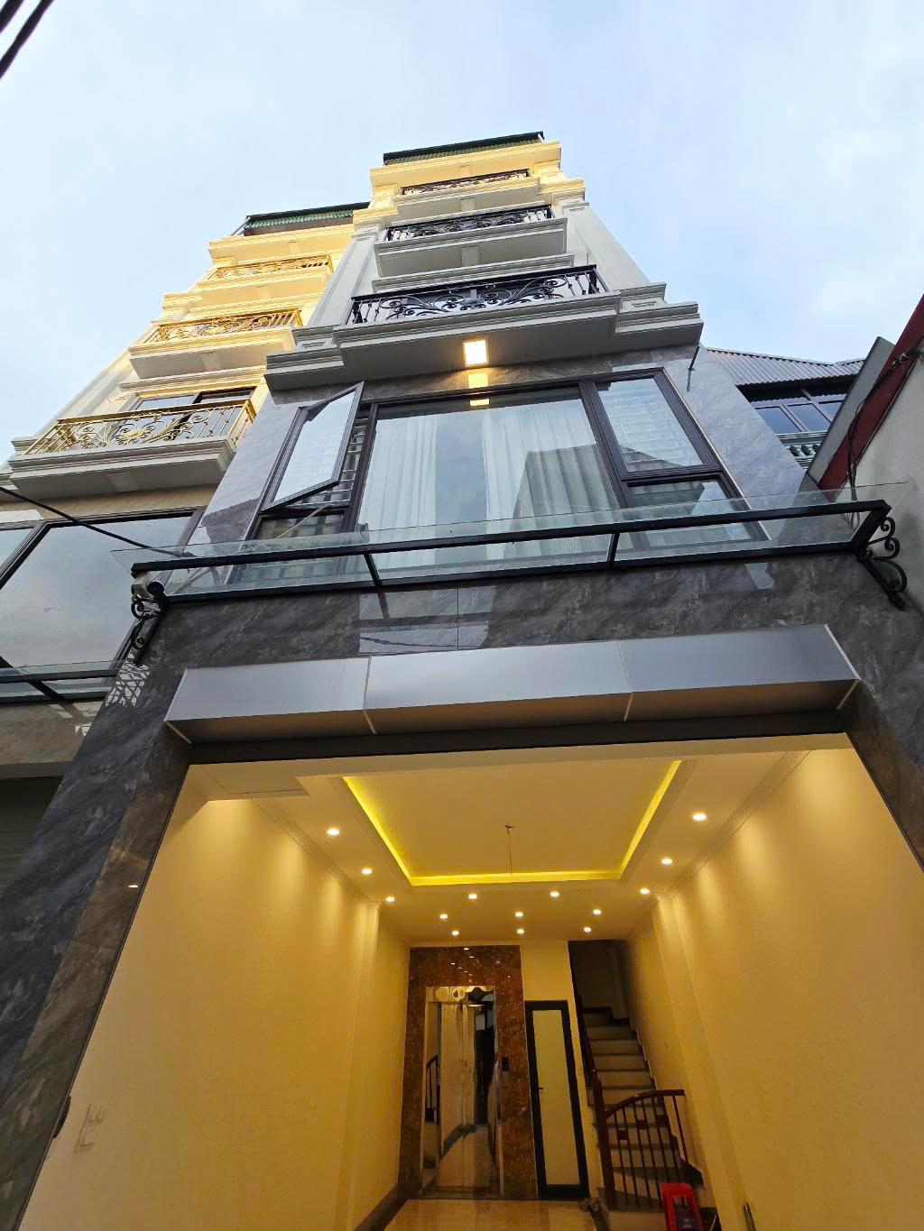  THẠCH BÀN,LONG BIÊN 10tỷ 50m,GARA KINH DOANH,Ô TÔ,CHO THUÊ PHÙ HỢP 