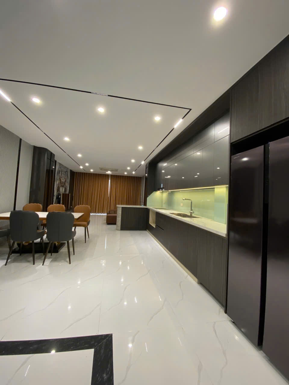  ???? NHÀ 7 TẦNG THANG MÁY – GARA Ô TÔ – 2 MẶT NGÕ THÔNG – KINH DOANH – GẦN PHỐ ????
Ngọc Thụy 63m² x 7T, MT 4.5m – Giá 17.5 tỷ – Long Biên 