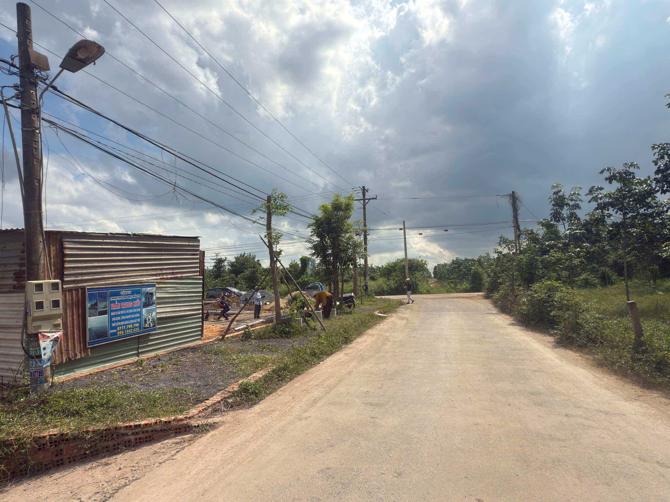  720tr/150m2 đất ngay sân bay , full thổ sổ sẳn , đường mở rộng 42m 
