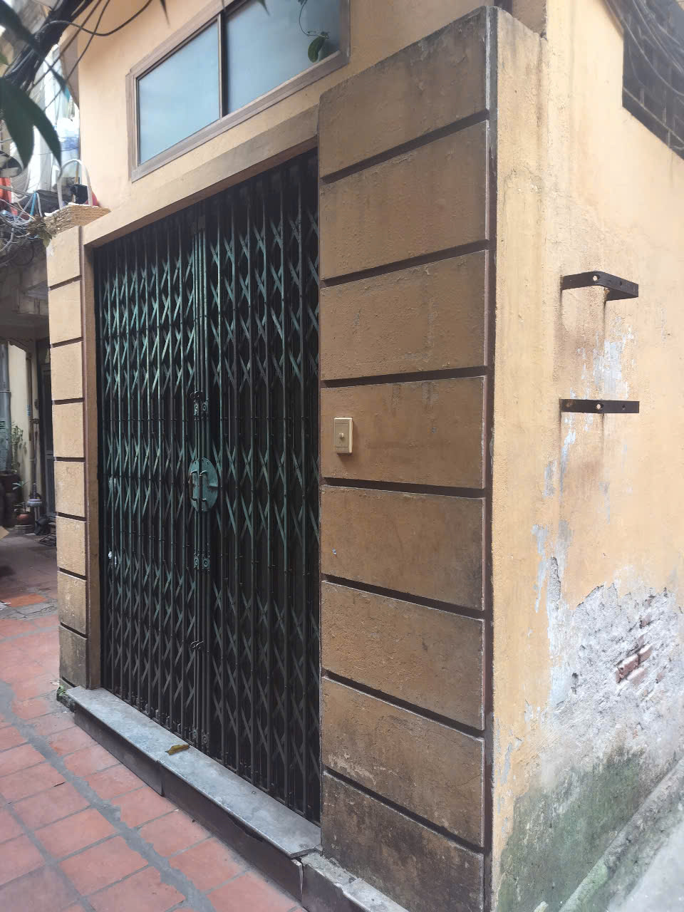  Bán nhà phố Hàn Thuyên - sát phố cổ, cách mặt phố 20m - lô góc chỉ 250tr/m2 