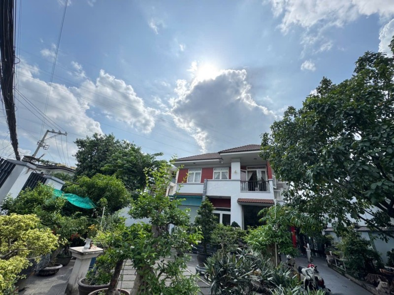  Bán nhà mặt phố Tân Hòa 2, Q.9, 317m2, 2 tầng, 4PN, SH, giá 17.7 tỷ. LH: 0933125879 
