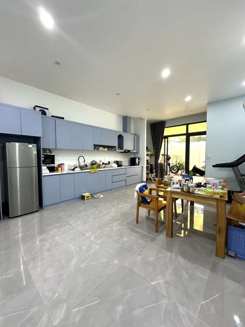  Bán nhà Thủ Đức, đường Số 8, Trường Thọ. DT 105m2, 2 tầng, 3PN. Sổ hồng, giá 7.85  tỷ. LH: 0933125879 