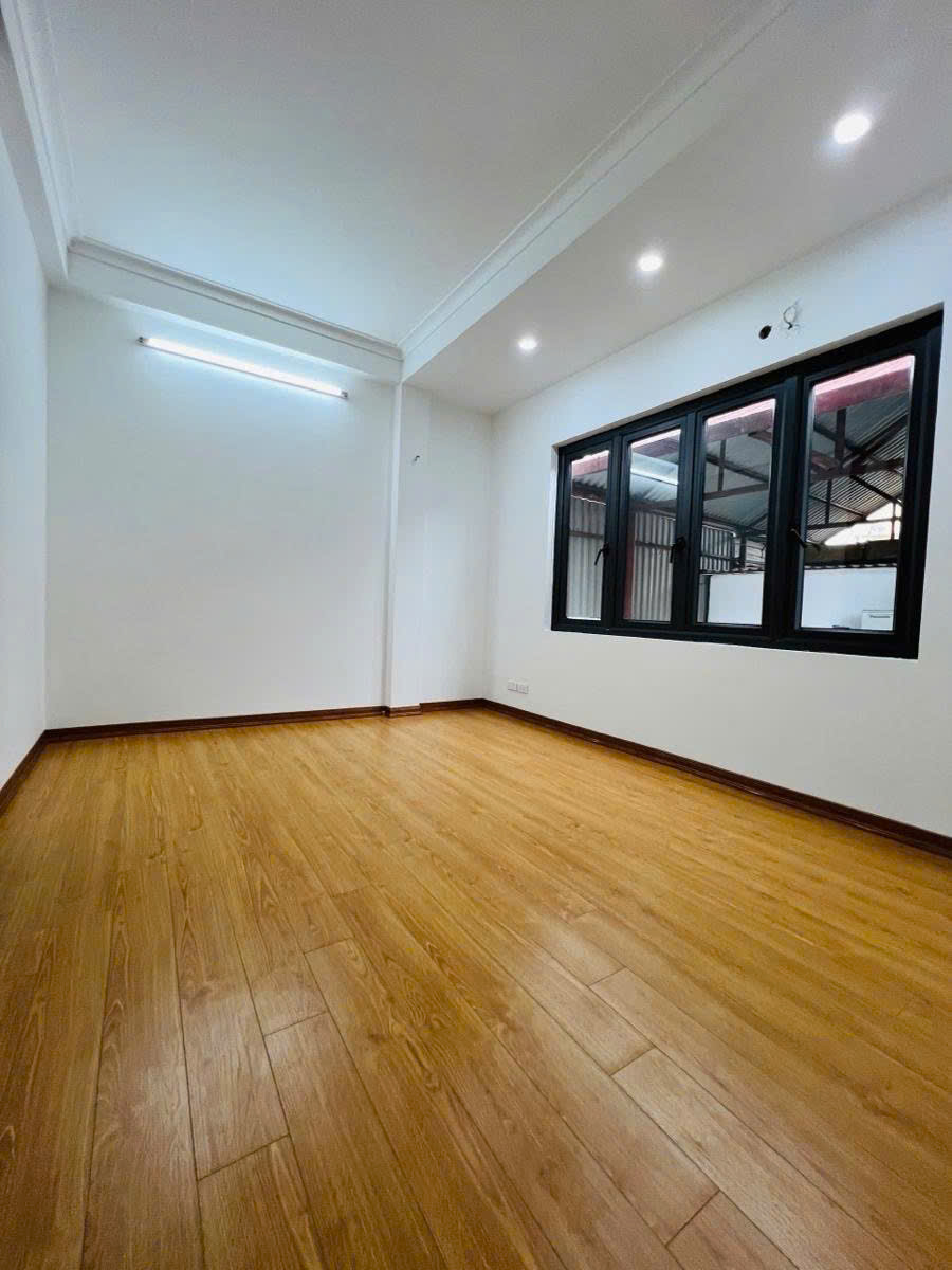  SIÊU PHẨM - GẦN Ô TÔ - NHÀ KHUNG CỘT BÊ TÔNG CHẮC CHẮN - CẢI TẠO LÊN TẦNG - LẮP THÊM THANG MÁY 