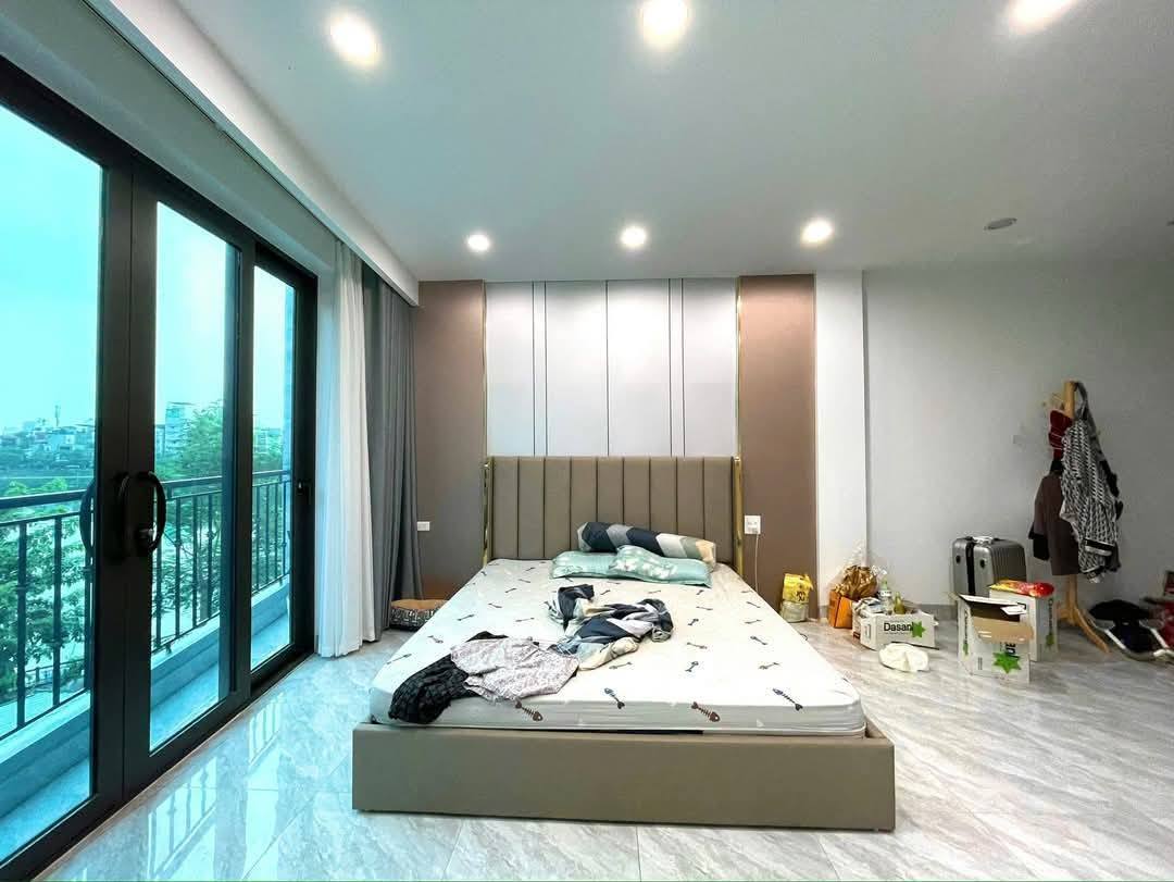  Bán nhà Đống Đa, 6T thang máy, view hồ, 10m ra Oto tránh, 50m2, 13 tỷ 