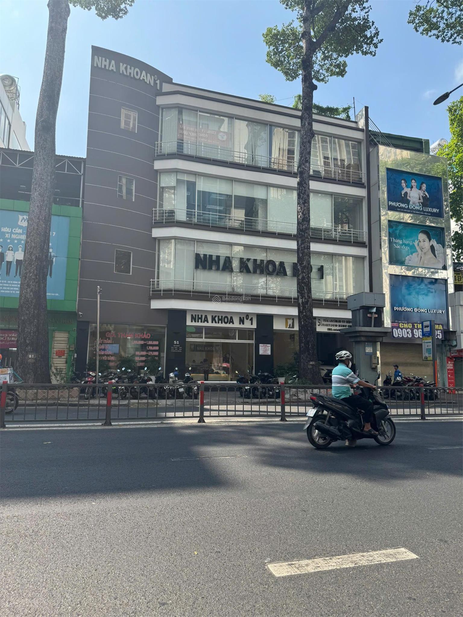  XX Bán Nhà MT đẹp, căn góc 3 TầngTrần Phú Quận 5 , đoạn 2 chiều (6X20)Nở hậu 10m 