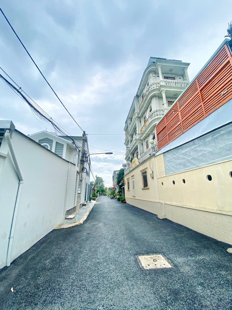  ???? NHÀ ĐẸP KIẾN TRÚC SƯ TỰ THIẾT KẾ – THẠNH LỘC 37, QUẬN 12 – 115M² – TẶNG FULL NỘI THẤT CAO CẤP

???? Giá: 7.8 Tỷ – Sổ hồng riêng, công chứng ngay

⸻

???? Vị trí: TL37, Phường Thạnh Lộc, Quận 12
???? Diện tích: 115m² – Ngang 5m cực đẹp – Kết cấ 