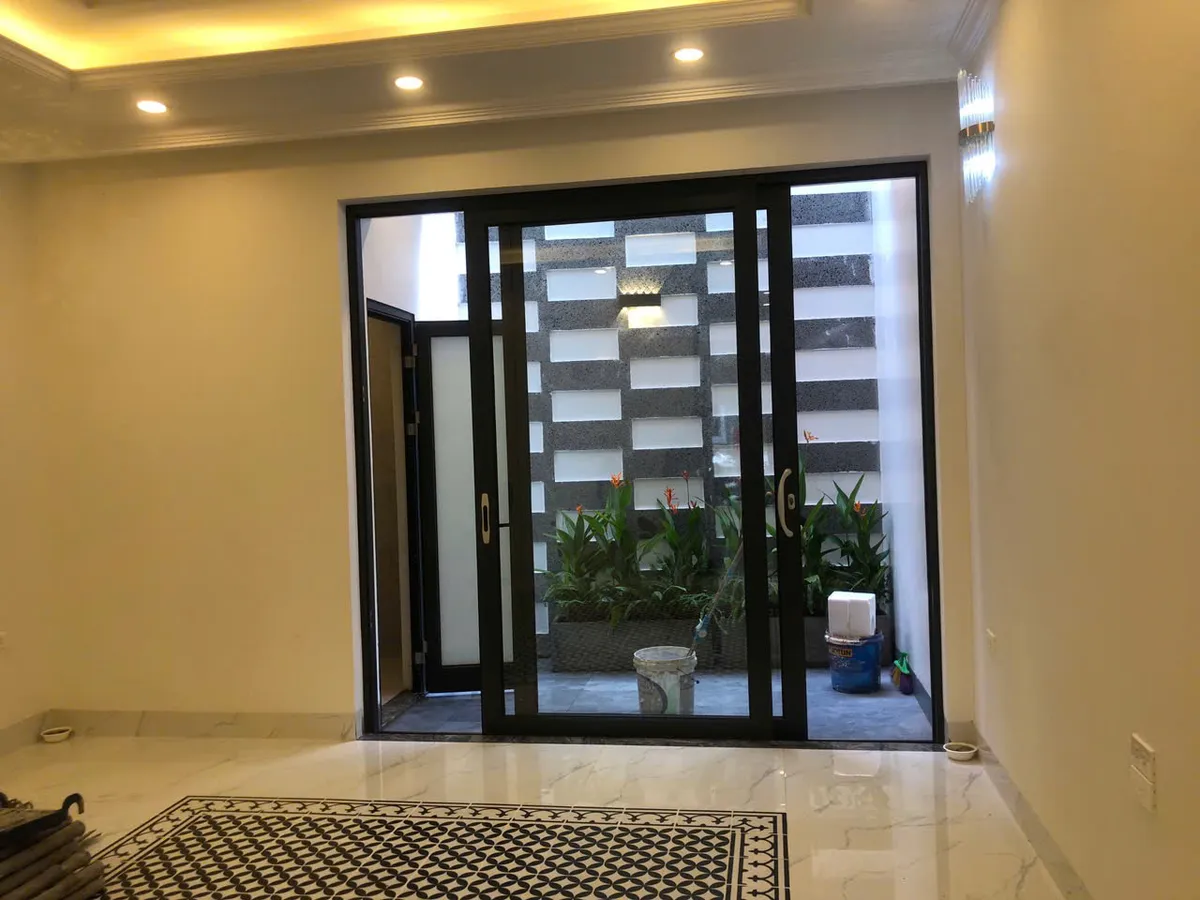  NHÀ MỚI Ở LUÔN GÂRA Ô TÔ Phố Nguyễn Văn Linh 88m2 X 6 Tầng,15 tỷ Long Biên. 