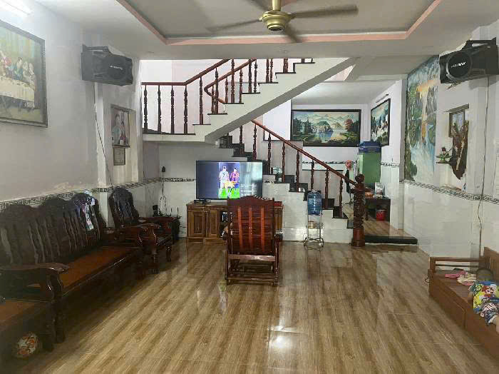  ???? NHÀ ĐẸP GIÁ MỀM – 91M² – 1 TRỆT 1 LẦU – HẺM XE TẢI – THẠNH XUÂN 22 – Q.12

???? Chỉ 3.8 Tỷ – Sổ hồng riêng – Công chứng ngay

⸻

???? Vị trí: Đường TX22, Phường Thạnh Xuân, Quận 12
???? Diện tích: 91m² (5m x 18m vuông vức)
????️ Kết cấu:
 •  