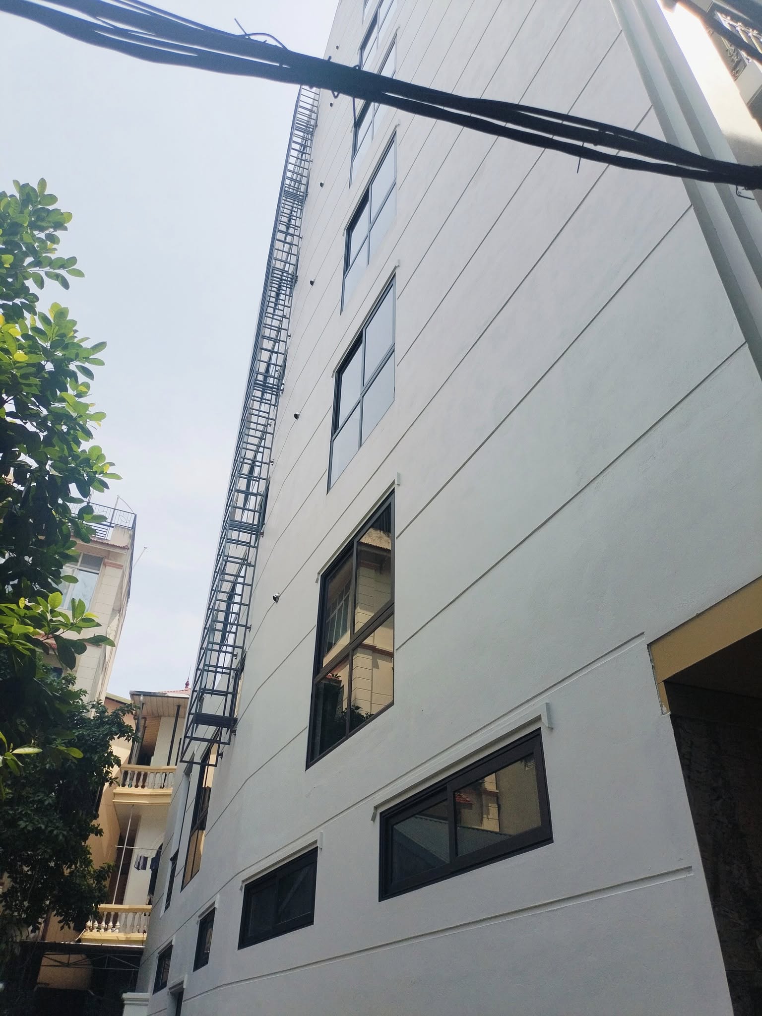  Cho thuê nhà Trích Sài, 100m2 x 8 tầng, thang máy, 140 Triệu CHDV, VP cty... 