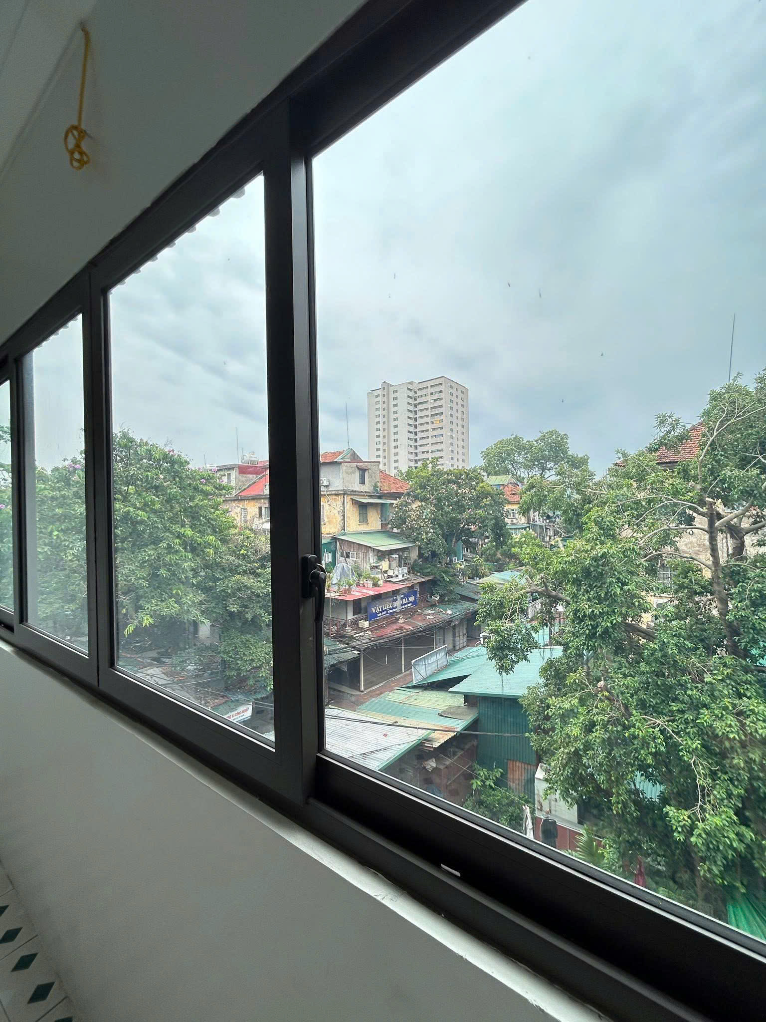  Cho thuê căn hộ Tập thể tầng 4 Nguyễn Công Trứ 100m2l, 2 ngủ lớn, 7 triệu ở hộ gđ 