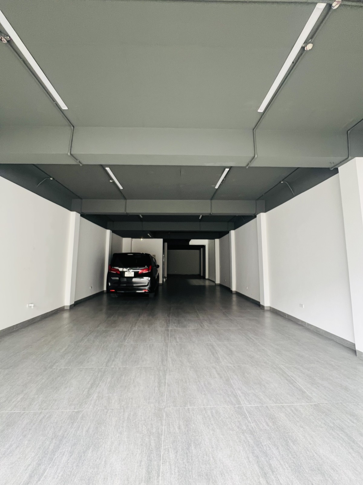  BÁN NHÀ VIP LONG BIÊN, HÀ NỘI – THANG MÁY – ĐỂ 10 Ô TÔ – SÁT VINHOMES RIVERSIDE – 180m² – 6 TẦNG – 48 TỶ 