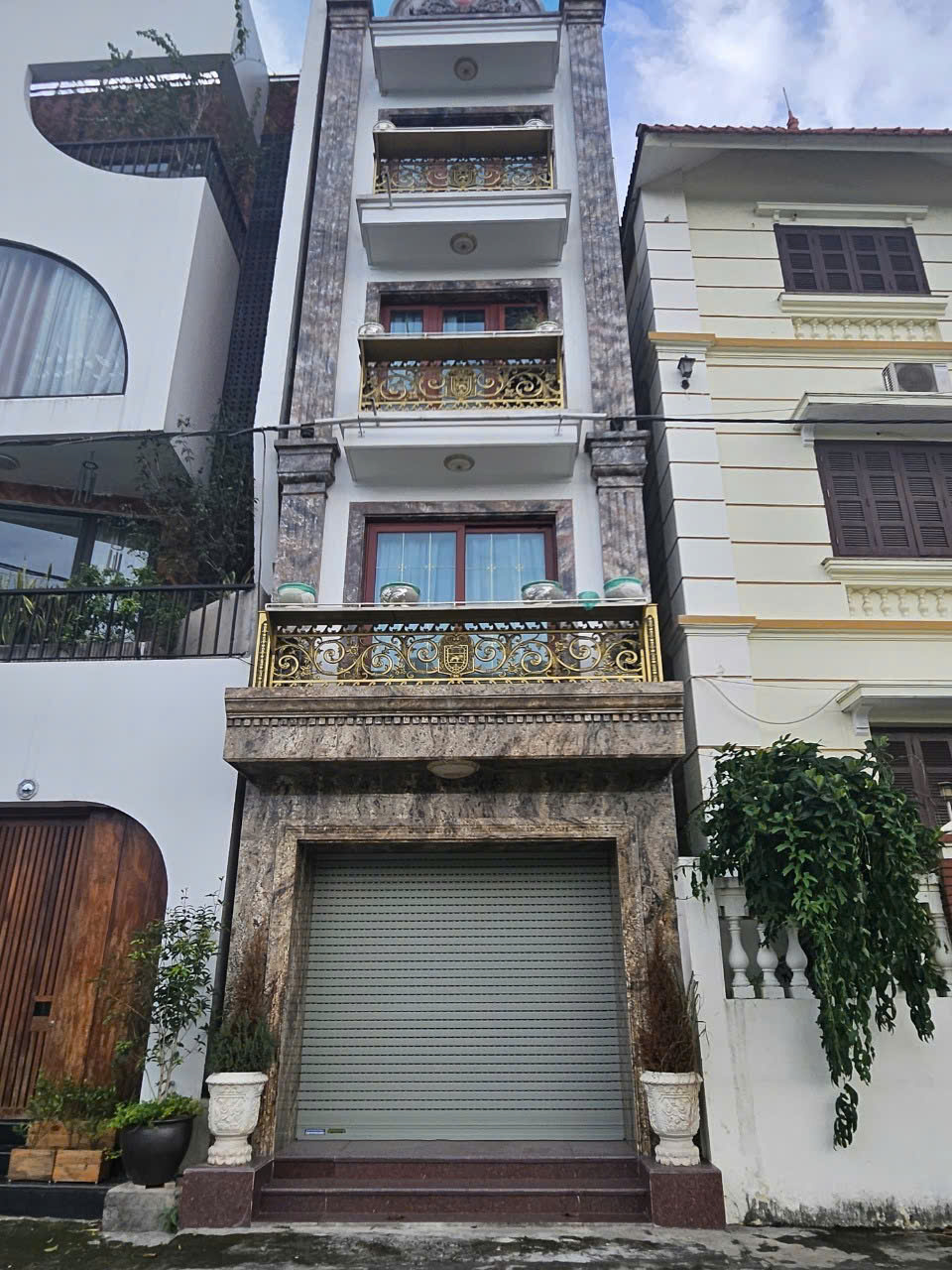  ????  BÁN NHÀ NGỌC THỤY LONG BIÊN -NHÀ ĐẸP MẶT HỒ – KINH DOANH – Ô TÔ DỪNG ĐỖ – FULL NỘI THẤT XỊN
???? Ngọc Thụy – 46m² – 5 tầng – Giá 13 tỷ 