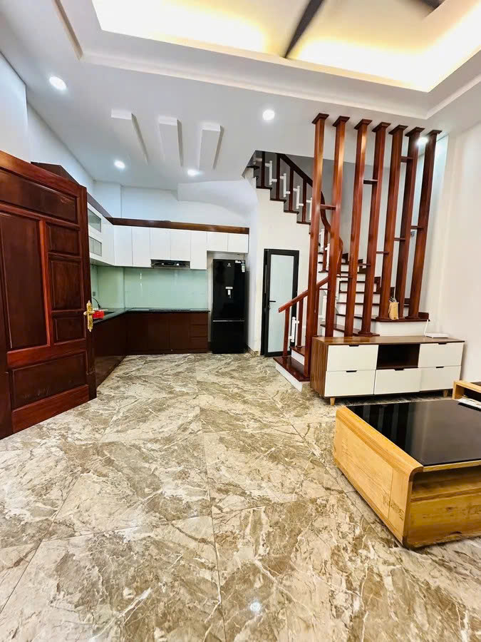  NHÀ MỚI Ô TÔ ĐỖ CỬA Phố Nguyễn Sơn-Long Biên  31m2 X 5 Tầng, mặt tiền5.8m, 8.2 tỷ Long Biên. 
