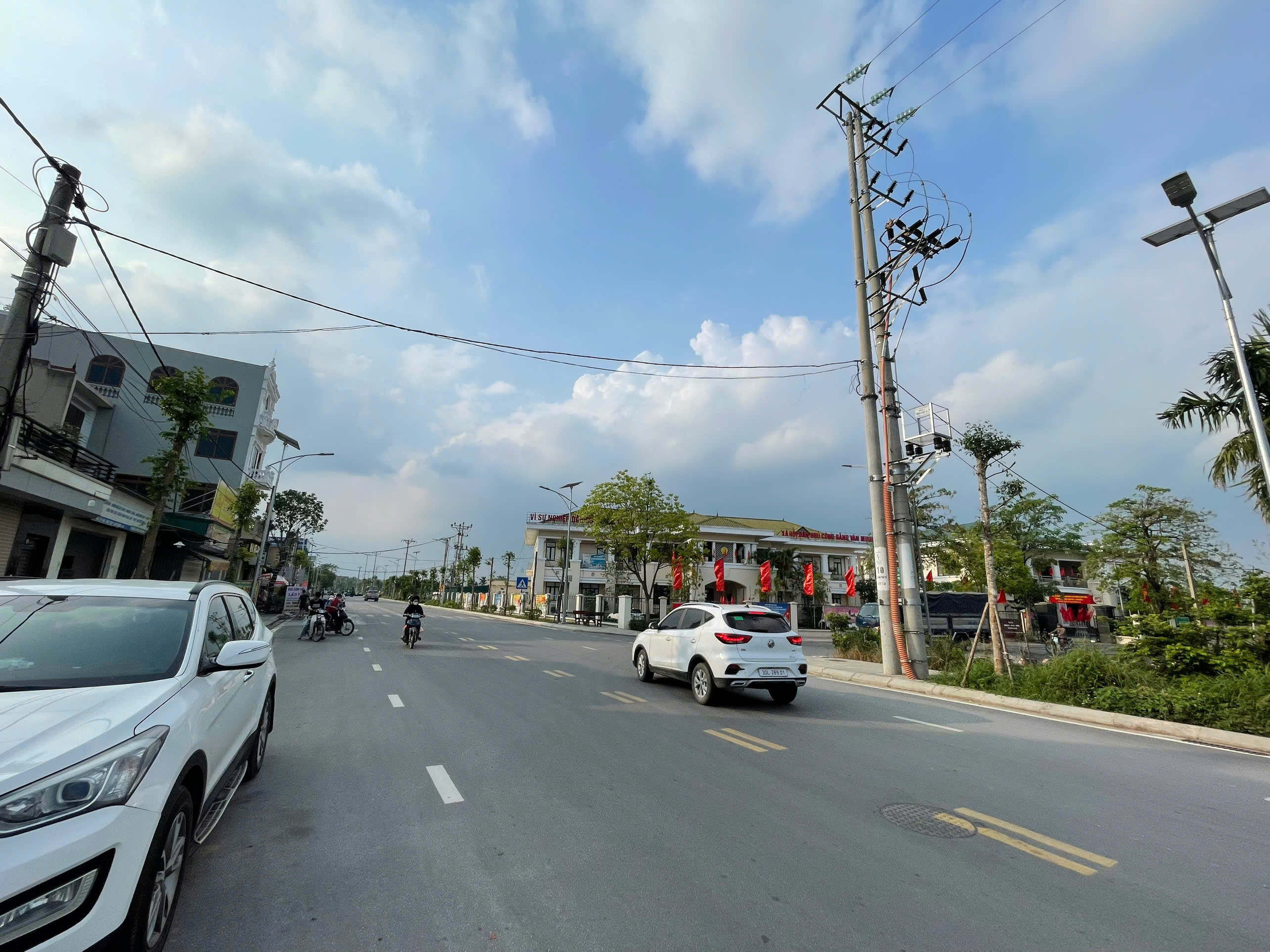  Bán đất Đan Phượng, ngõ thông, gần UBND, oto tránh vài bước chân, chỉ hơn 2 tỷ 