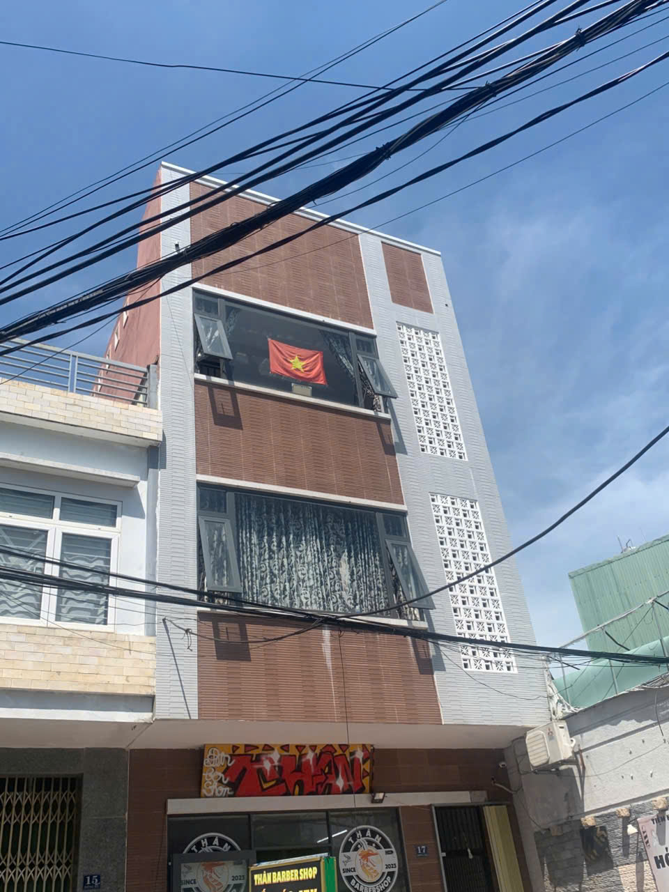  ????TÒA CĂN HỘ 3 TẦNG – ĐỐI DIỆN CHỢ HÒA KHÁNH – THU NHẬP 40TR/THÁNG
????Tòa nhà 3 tầng – 13 căn hộ khép kín, full nội thất
???? KHu vực sầm uất bậc nhất Liên Chiểu.
???? Diện tích 212m²  – sổ đỏ chính chủ, pháp lý sạch.
???? Giá chỉ 10.9 tỷ – Đầu tư  