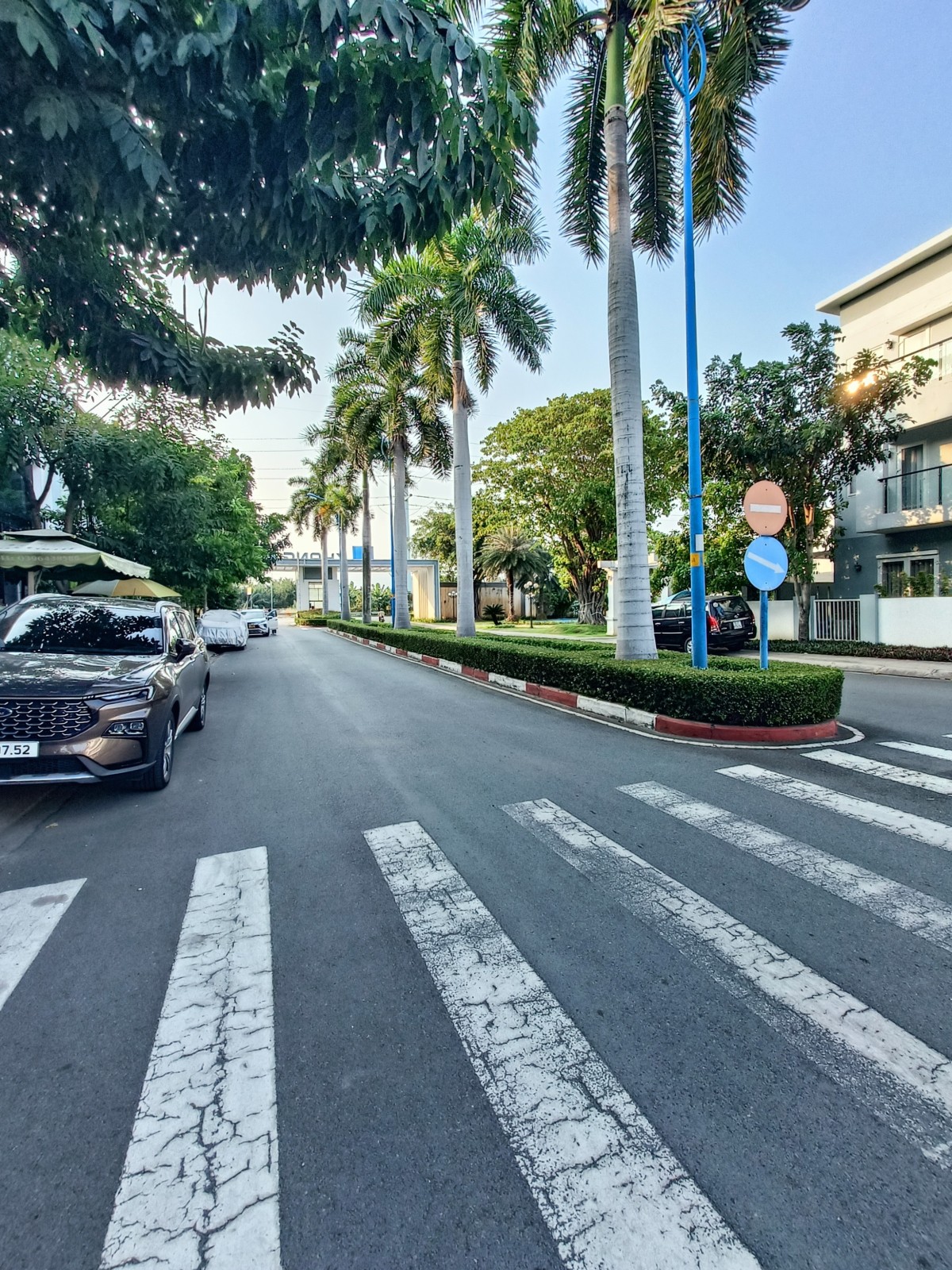  Dòng tiền 18 Triệu Tháng Nhà Phố KDC Mega Village Khang Điền – 3 Tầng Full Nội Thất. Giá Chỉ 10 Tỷ 