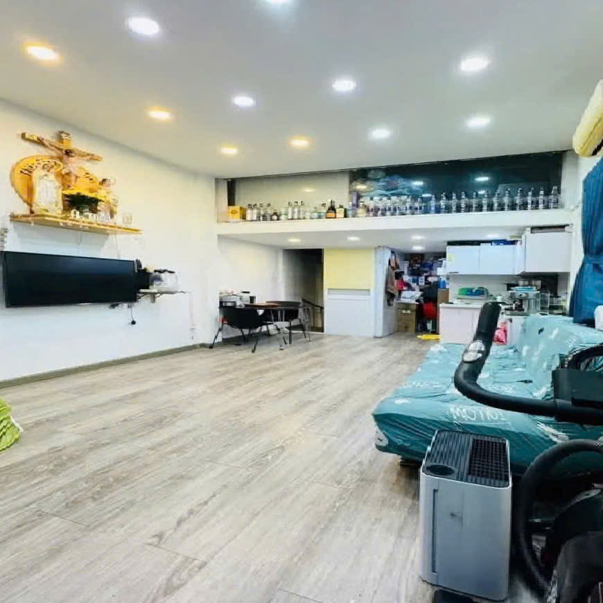  Bán nhà Hẻm xe hơi 7 mét Lạc Long Quân - Quận Tân Bình - DT 3.3 x 6.2 m - Giá 5.2 tỷ 