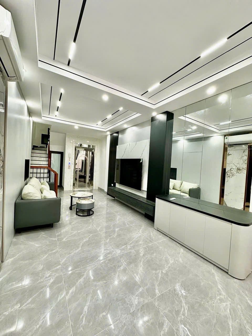  BÁN NHÀ LẠC LONG QUÂN - 50M² X 5 TẦNG, MẶT TIỀN 4.3M - PHÂN LÔ - Ô TÔ TRÁNH - GIÁ 13.5 TỶ 
