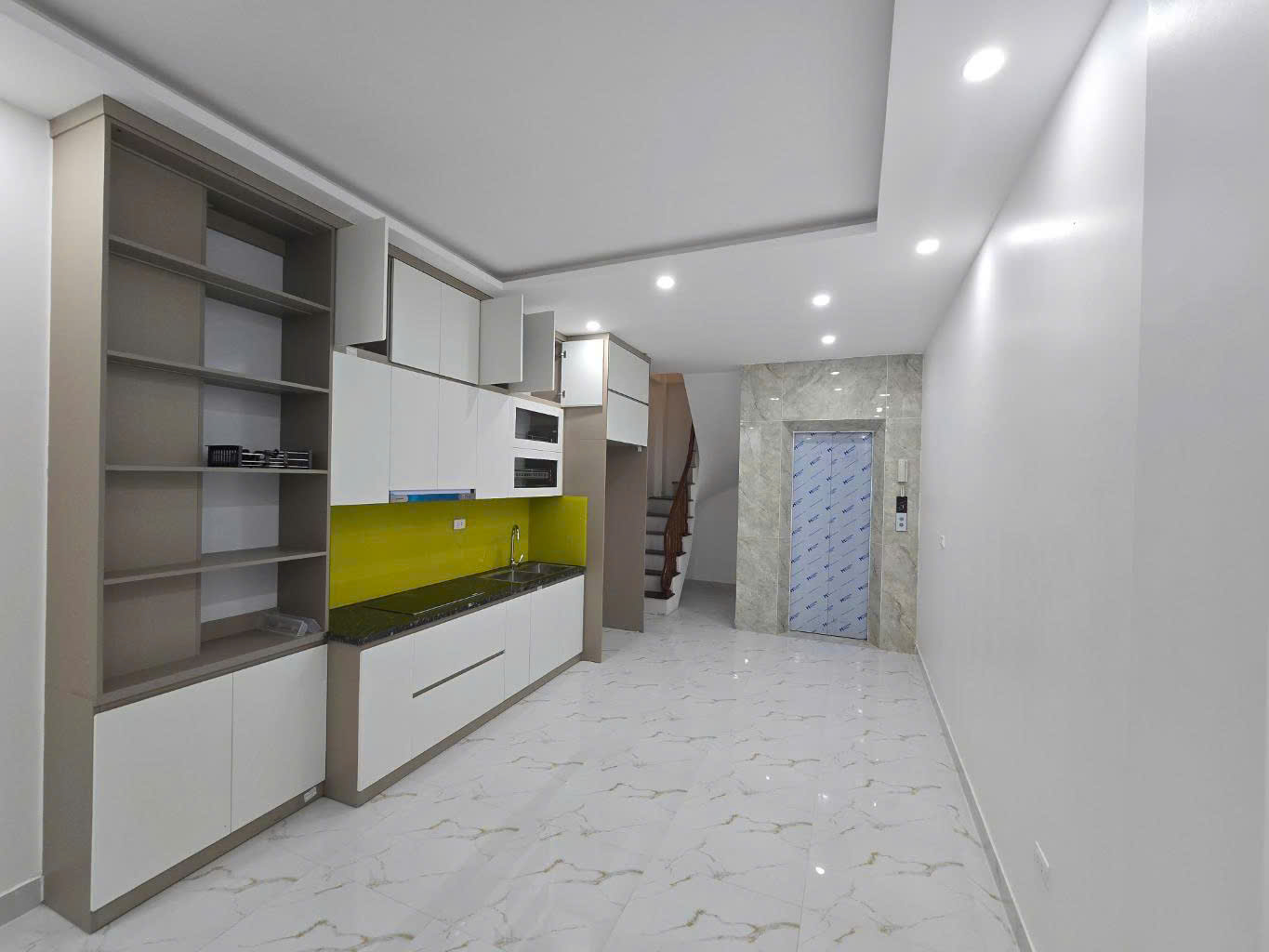  NHÀ ĐẸP XUÂN ĐỈNH – 35M² x 6 TẦNG THANG MÁY – GẦN NGOẠI GIAO ĐOÀN – Ô TÔ VÀI BƯỚC CHÂN 