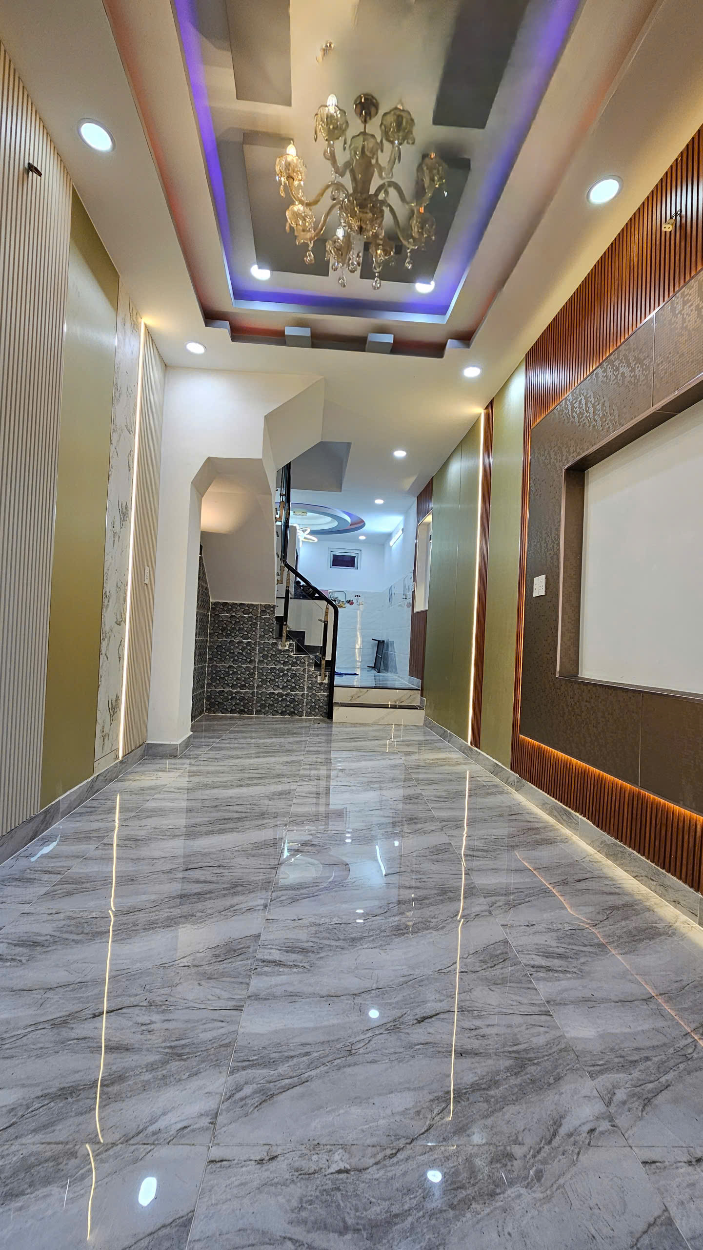  SÁT MẶT TIỀN XE HƠI KHÁNH HỘI Q4
CÓ 5 TỶ 