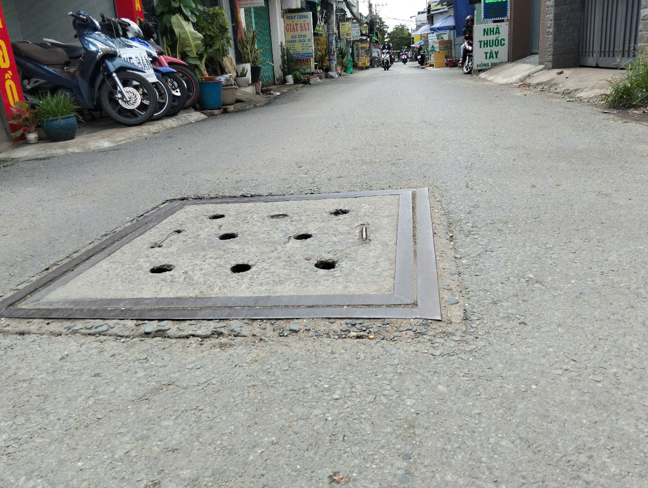  Bán Nhà Phố - Hiệp Bình Phước -  Quốc Lộ 13 - Hẻm Xe Hơi  3PN Sổ Riêng. Giá 7,6 Tỷ TL 