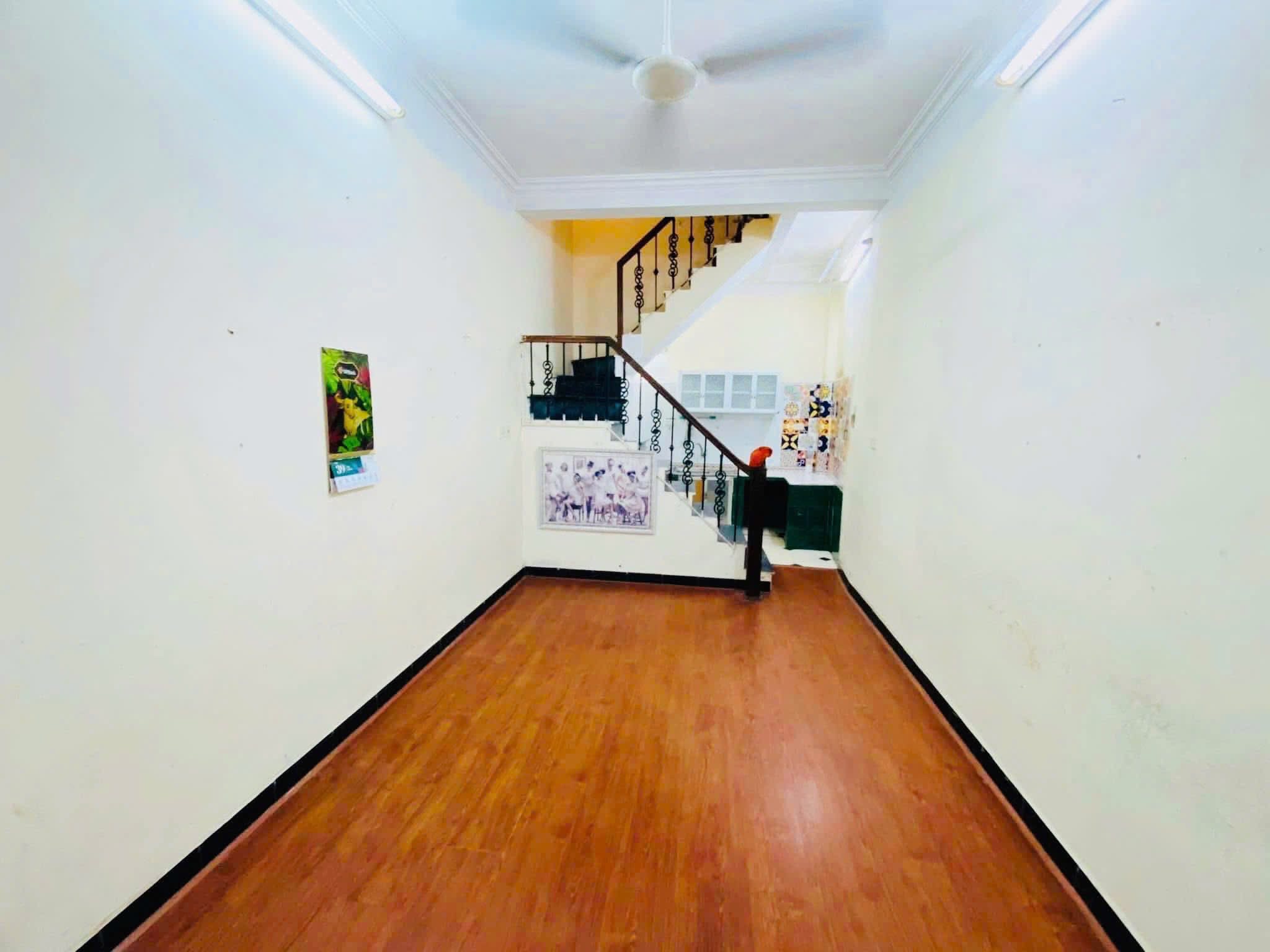  Cho thuê nhà ngõ Bạch Đằng, 4 tầng x 30m2, 3 ngủ, 3 vệ sinh, 12 Triệu Homstay, KDonl, C.ty 