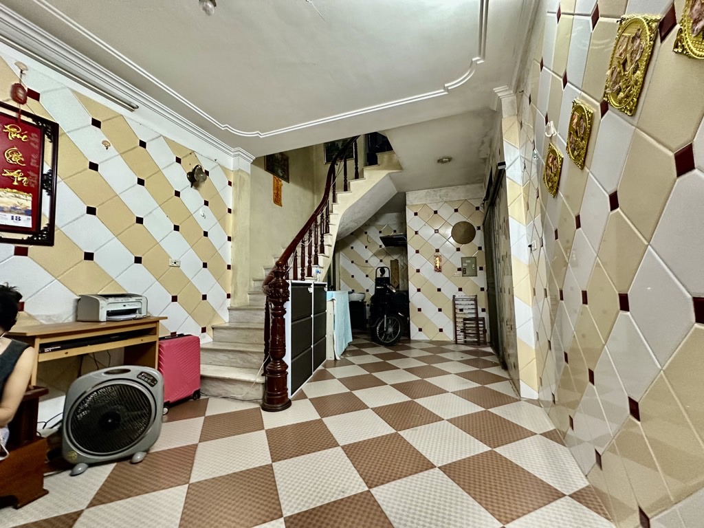  Tây Sơn 6 tầng pháo đài, cách ô tô chỉ 10m, gần Hồ, sát phố 