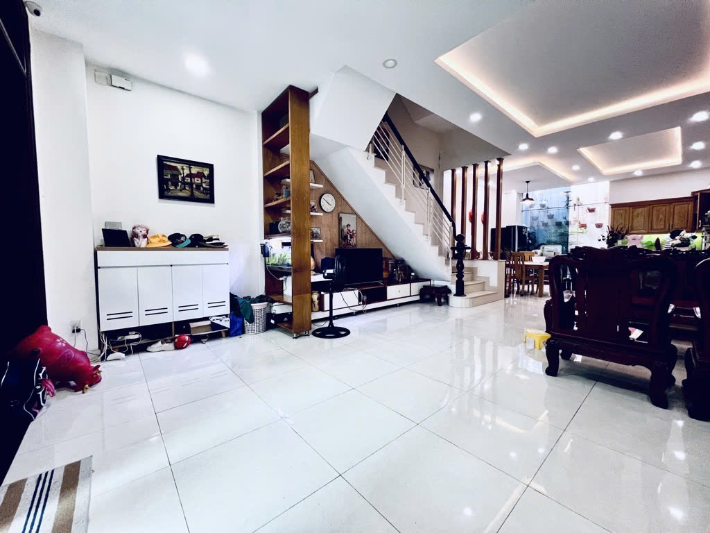  GẤP BÁN - NHÀ XÂY KIÊN CỐ - HẺM 1 TRỤC PHẠM VĂN BẠCH THÔNG - 85M2 (5x17) - 3 TẦNG 3PN - CT 5PN 