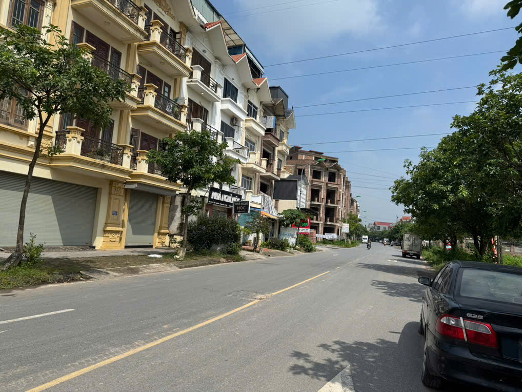  YÊN NGHĨA HÀ ĐỘNG ,LÔ GÓC 3 MẶT THOÁNG - NHÀ DÂN XÂY TÂM HUYẾT -FULL NỘI THẤT - DÂN TRÍ CAO 46M CHƯA ĐẾN 6 TỶ 