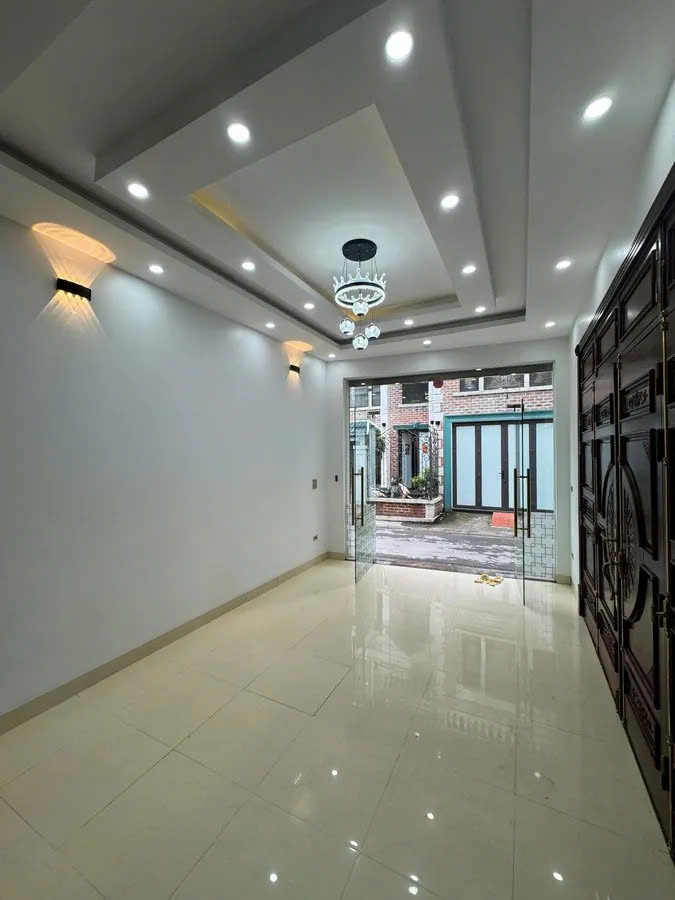  NHÀ MỚI DÂN XÂY LÔ GÓC NGÕ THÔNG Ô TÔ VÀO NHÀ Đức Giang 47m2  4 tầng 11 tỷ Long Biên. 