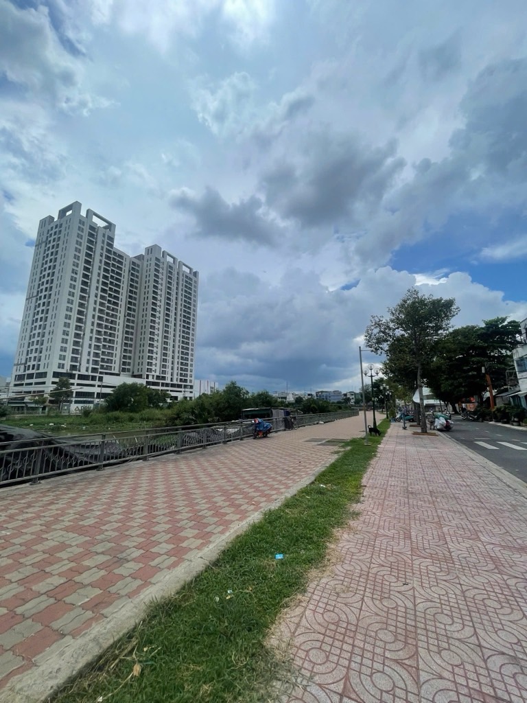  Nhà  to đường xe hơi cần bán gấp, 90m2, 6,5ty quận 8 