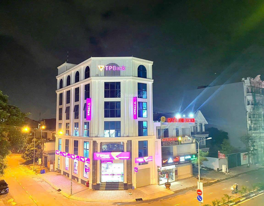  Bán nhà góc 2MT Bến Thành Q1 - 8.5*20m vuông vức - HĐT 200tr/tháng - Giá 92 tỷ 