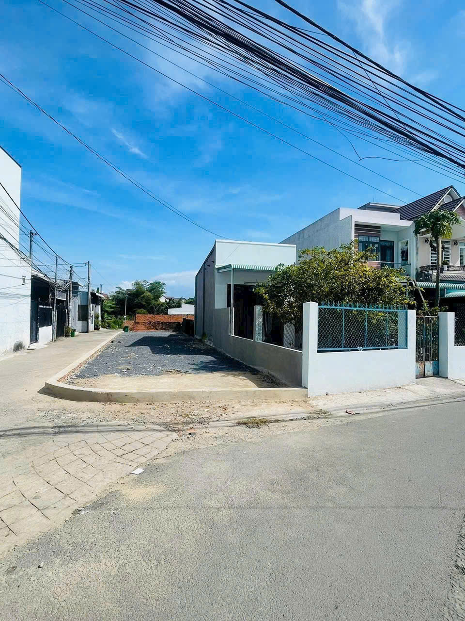  Hạ giá bán gấp, lô góc 2 mặt tiền gần chợ 26, Tân Phong, chỉ 3,2 tỷ 