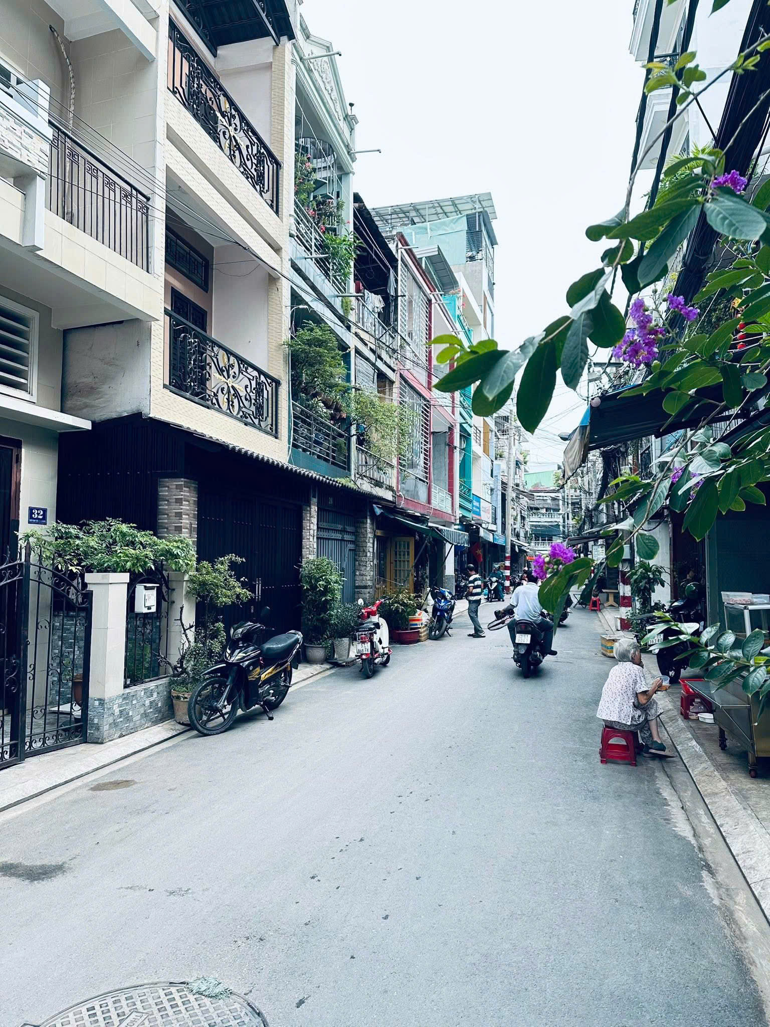  Bán nhà Mặt tiền Nguyễn Thanh Tuyền - Lê Văn Sỹ, 4.2x17m,  4 Tầng, có 15PN, 11,9 tỷ. 