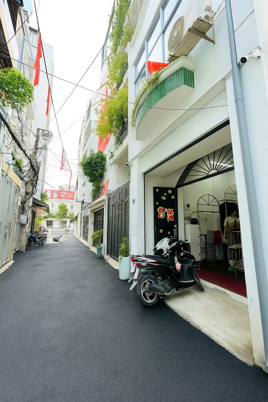  16 TỶ: BÁN NHÀ QUẬN 3- TRẦN HƯNG ĐẠO NGUYỄN VĂN CỪ- 4M x 13M- 3 TẦNG XE HƠI TRONG NHÀ.VŨ 0933910039 