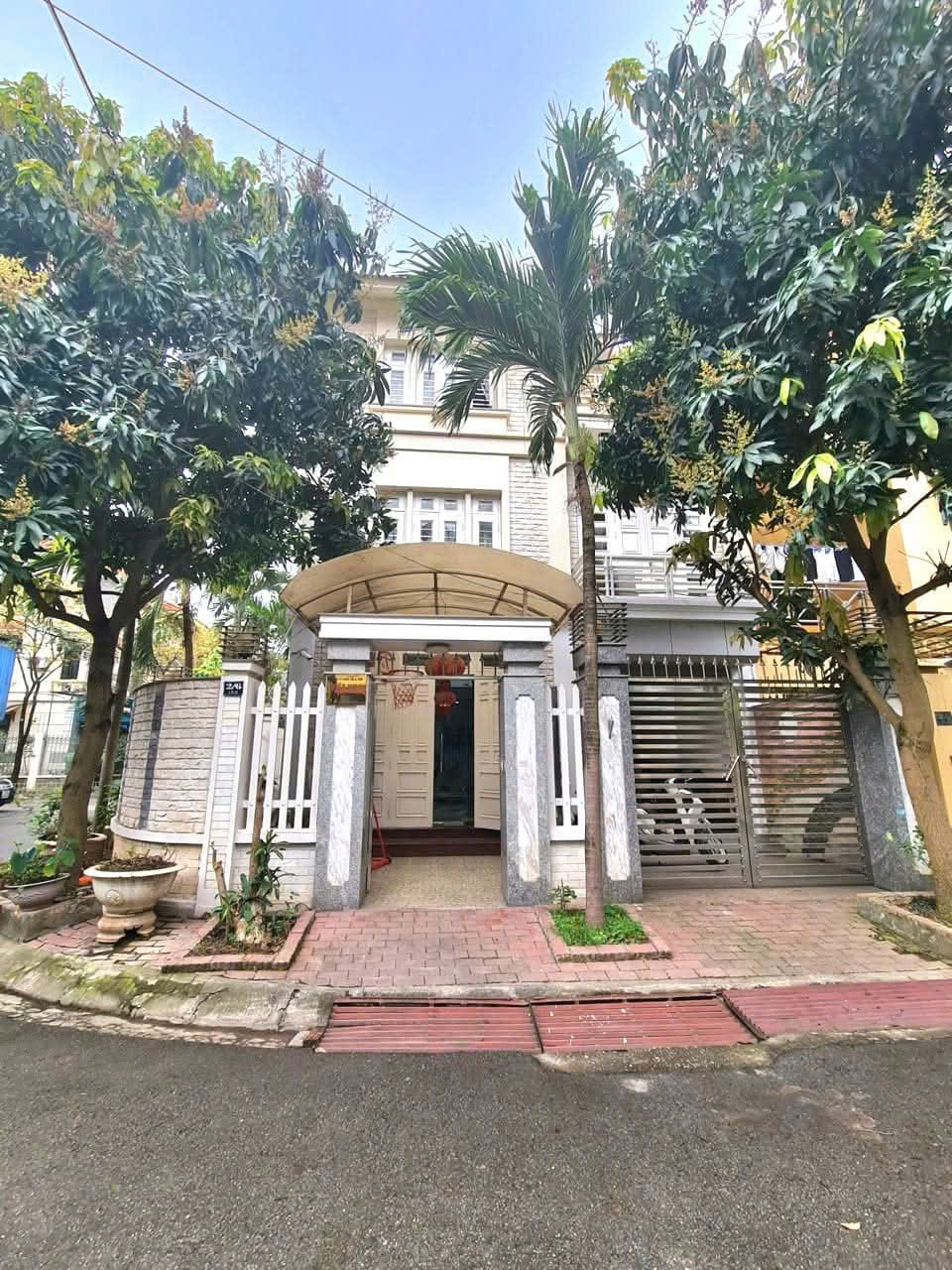  Bán biệt thự KĐT Mỹ Đình, lô góc kinh doanh, 150m2, 4 tầng, vị trí cực đẹp 