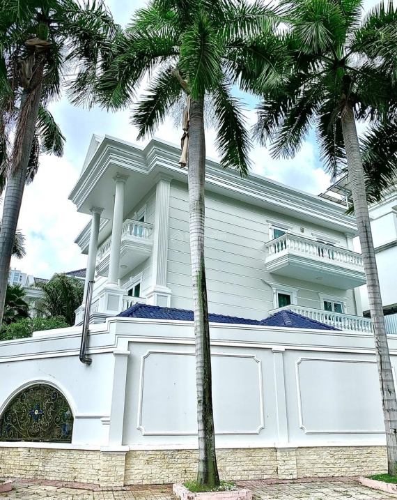  Bán nhanh biệt thự khu Compound Thảo Điền trả nợ ngân hàng căn góc sân vườn hồ bơi riêng giá rẻ. 