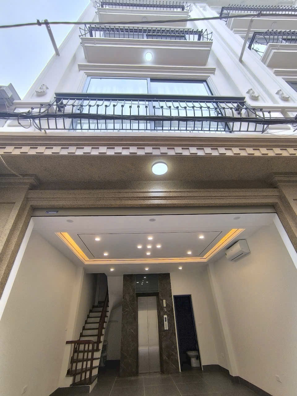  BÁN NHÀ MỚI XÂY – 6 TẦNG THANG MÁY – PHỐ TRẠM, LONG BIÊN 