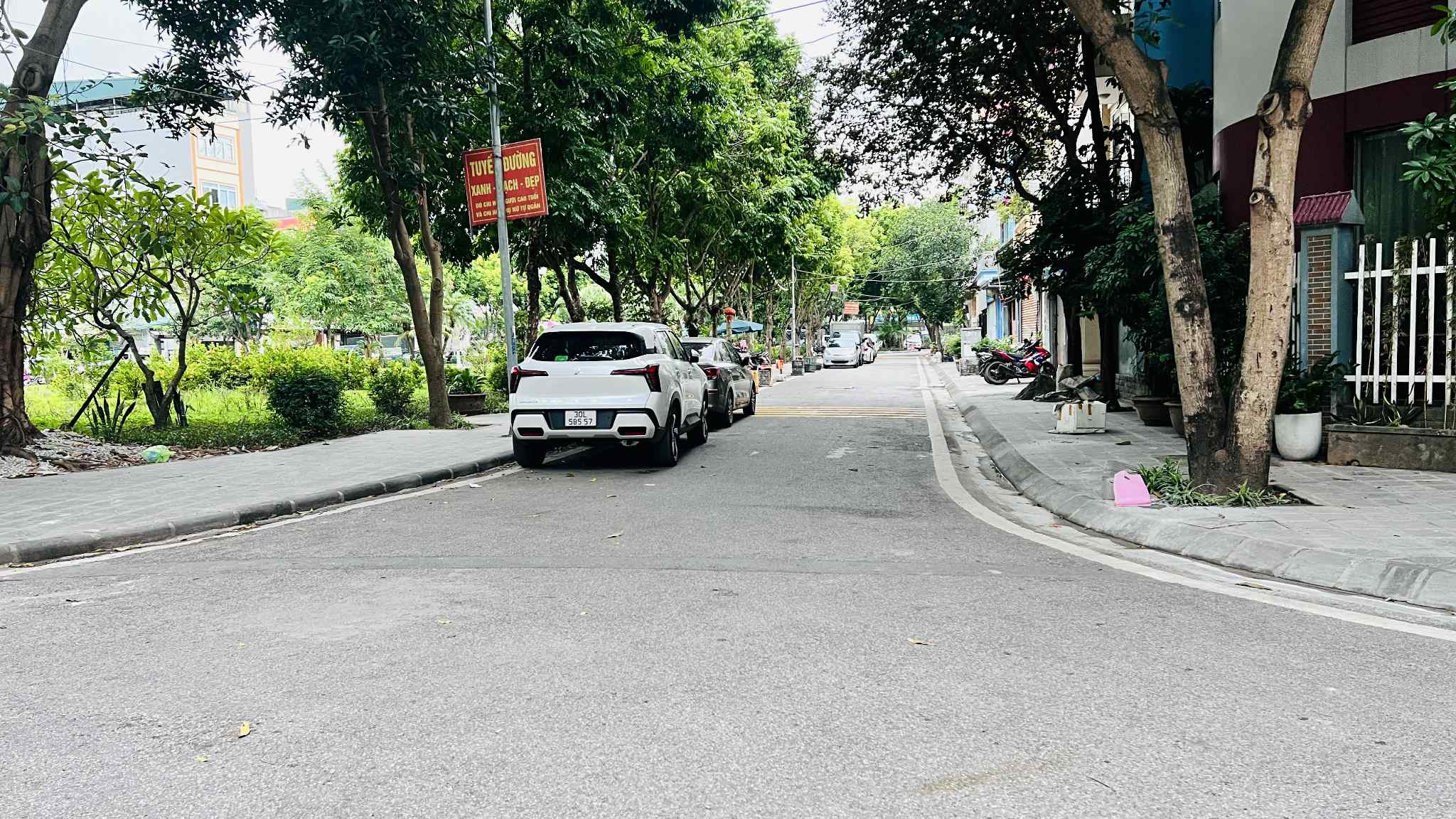  bán nhà Cổ Linh, 90m x 4 tầng, mặt tiền 5m, 2 vỉa hè, ôtô tránh, dừng đỗ 