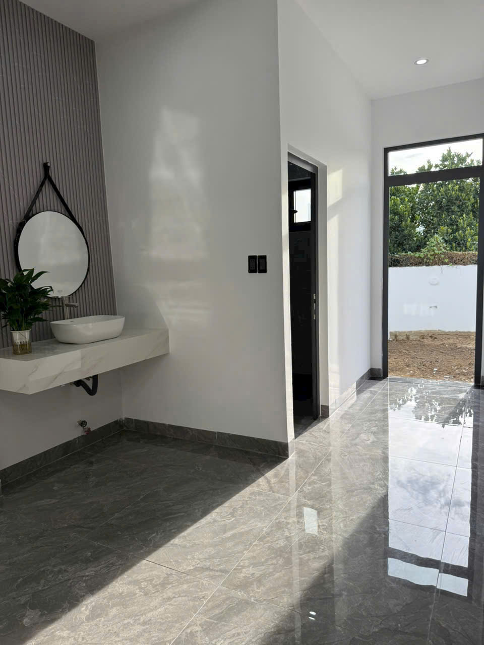 Bán Biệt thự 1 triệt 1 lầu trung tâm thị trấn Diên Khánh  Diện tích đất: 309m2 Pháp lý: Sổ hồng riêng – sang tên nhanh chóng lh e Trinh 