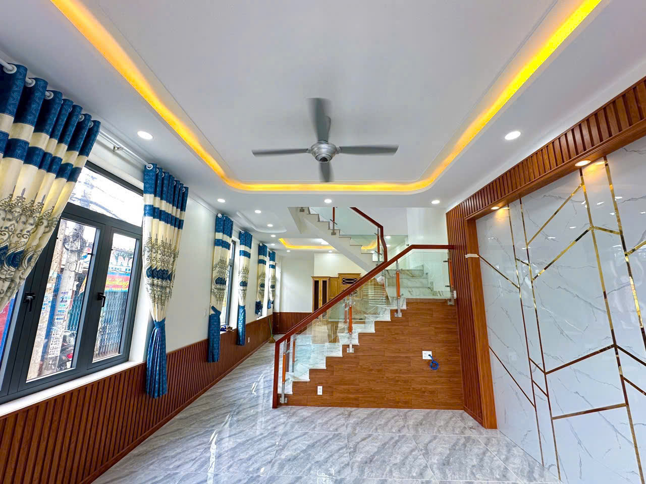  Bán nhà 2 Tầng P.Biên Hòa,CĂN GÓC,đường xe hơi thông thoáng,SHR thổ cư 100% 