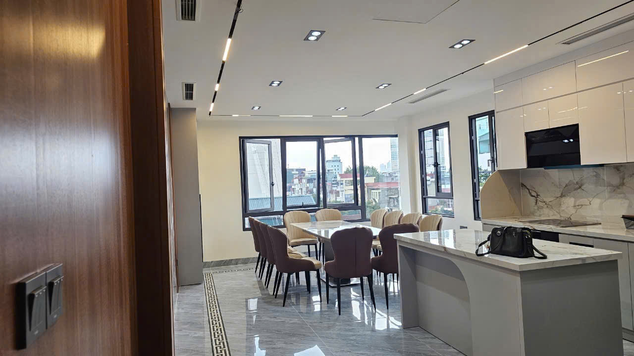  BÁN NHÀ NGỌC THỤY-LONG BIÊN BSIÊU PHẨM 7 TẦNG THANG MÁY – MẶT NGÕ TO NHƯ PHỐ – KINH DOANH ĐỈNH – FULL NỘI THẤT XỊN
– 60m² – MT 4m – Giá 25 tỷ 