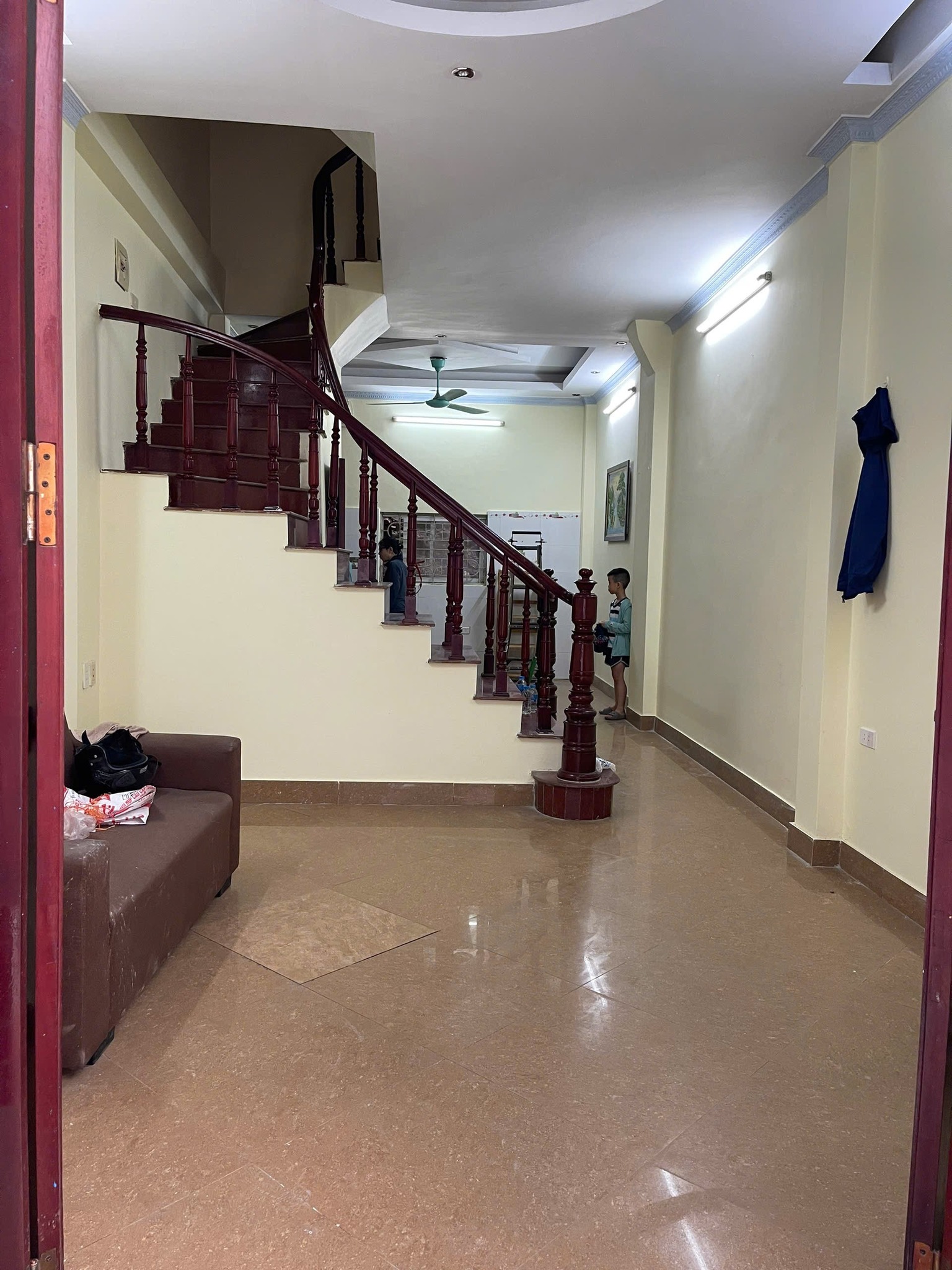  Cho thuê nhà ngõ Tân Lạc, 4 tầng x 40m2, 4 ngủ, 13 Triệu 