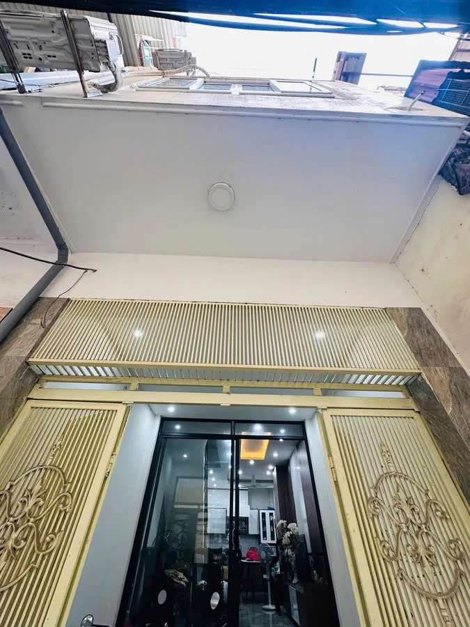  Bán Nhà  Đại La 41/45m2. 6 tầng. mặt tiền 3.5m. giá 8.3 tỷ Hai Bà Trưng Hà Nội 
