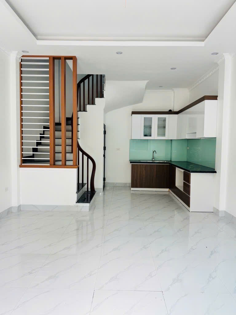  Nhà Thụy Phương – 30m² x 5 tầng – gần chợ Kẻ Vẽ - Ô tô đỗ cổng – chỉ 5,7 tỷ 